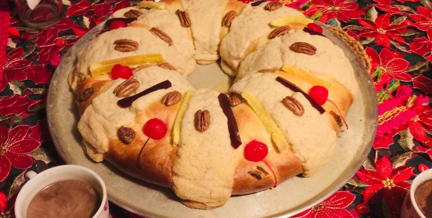 La rosca de Reyes también fue tocada por la inflación y este año aumentó su precio, vendiéndose el postre de tamaño familiar o jumbo a 320 pesos, cuando el año pasado costaba alrededor de 290 pesos