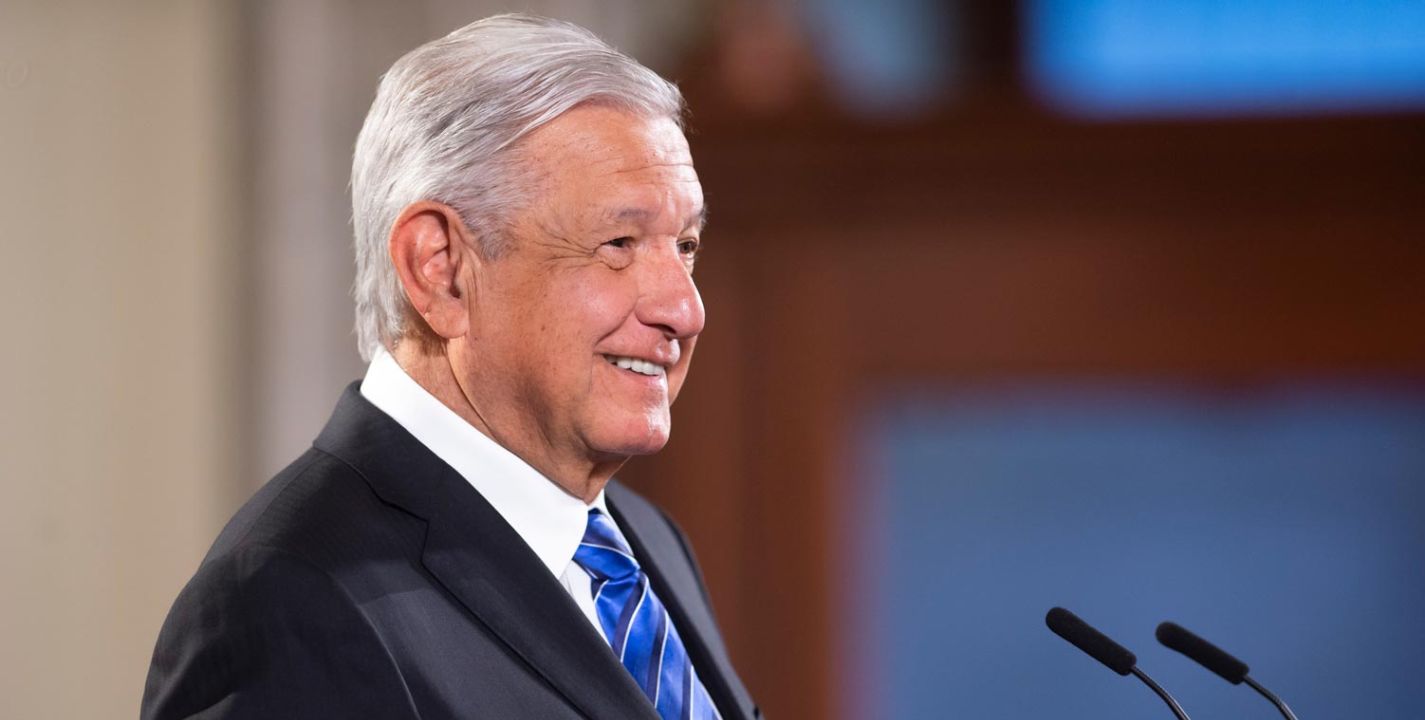 López Obrador afirmó en reiteradas ocasiones que no acudiría a la Cumbre, sin embargo nunca descartó la presencia de México, representado por el canciller Marcelo Ebrard.