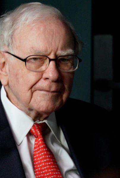 Tras sobreponerse a un cáncer de próstata en 2012, Buffett ha proseguido con su labor filantrópica, llevando una vida sencilla, sin lujos excesivos, al tiempo que sigue al frente de Berkshire Hathaway, una de las sociedades más poderosas del mundo.