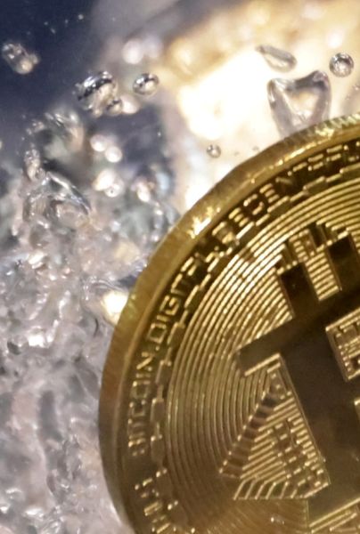 El bitcoin se mantuvo justo por encima de los 20 mil dólares y los inversores temían que los problemas en los principales operadores de criptomonedas pudieran desencadenar una sacudida más amplia del mercado