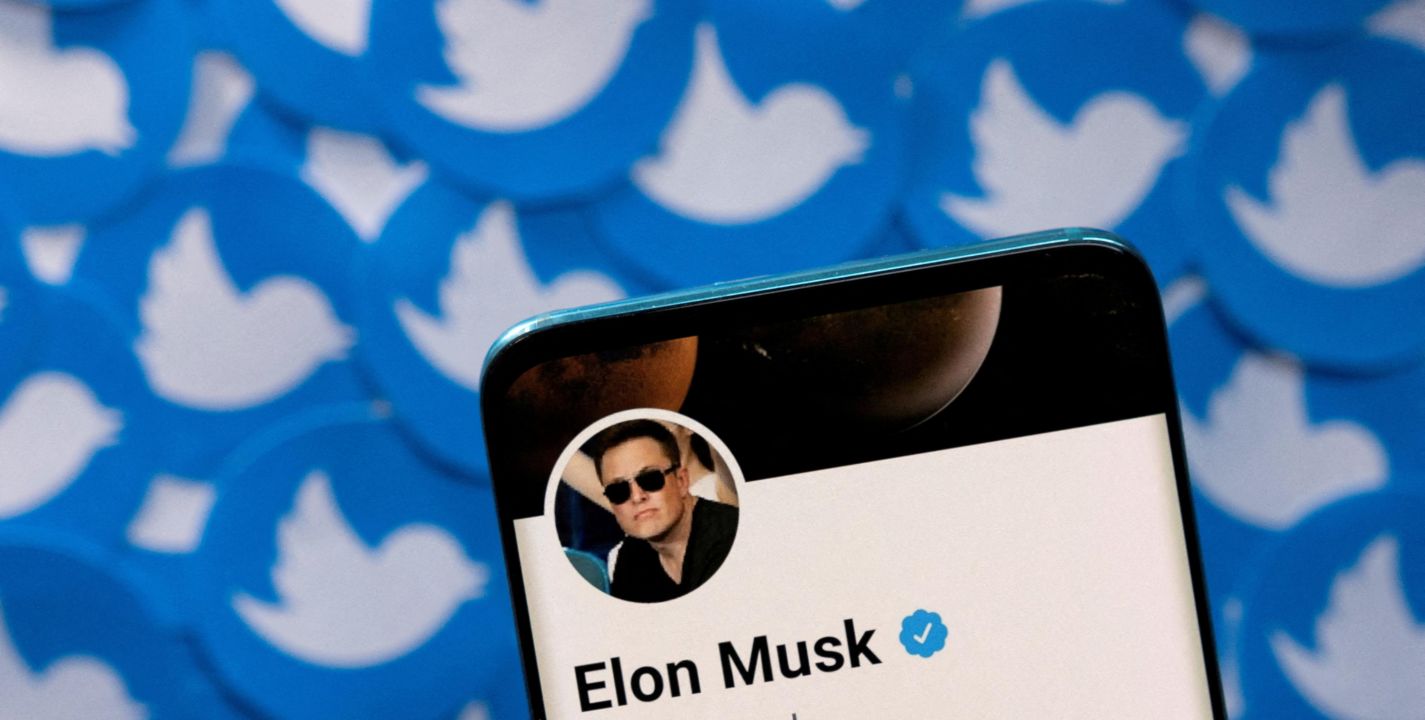 Twitter rechazó en un documento registrado ante un tribunal de Delaware, las acusaciones de Elon Musk de que fue engañado para firmar el acuerdo de compra de la empresa de redes sociales y dijo que las acusaciones eran “inverosímiles y contrarias a los hechos”