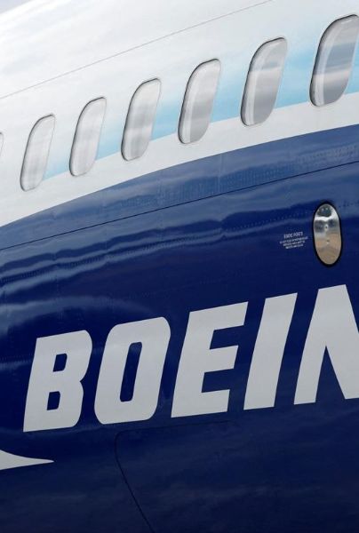 Boeing, el fabricante de aviones dijo que planea recortar 150 puestos de trabajo de finanzas, para simplificar su estructura corporativa y centrar más recursos en la fabricación y el desarrollo de productos