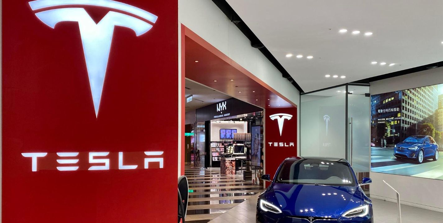 Tesla, fabricante de autos eléctricos de lujo, reparará con una actualización de software casi 1.1 millones de automóviles que tienen un defecto en su sistema de subida y bajada de las ventanillas