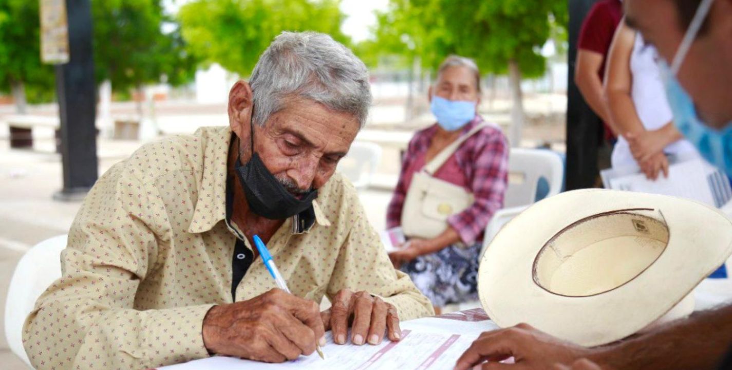 La Pensión del Bienestar otorga a los adultos mayores de 65 años de edad un monto bimestral de 3 mil 850 pesos y la Secretaría del Bienestar dio a conocer que dentro de pocos días comenzará un nuevo registro al programa