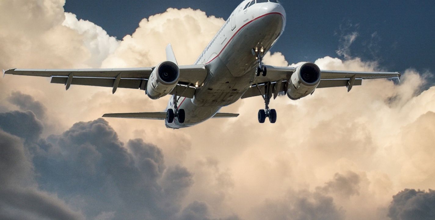 De acuerdo con los "Derechos y obligaciones de los pasajeros del servicio público de transporte aéreo" de la Procuraduría Federal del Consumidor, la aerolínea es responsable de reintegrar el precio del boleto o la parte no realizada del viaje.