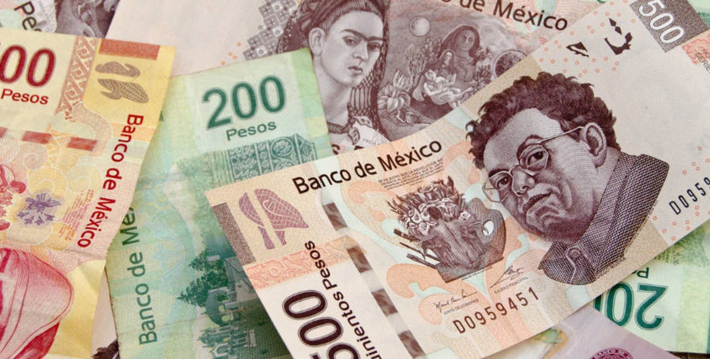 Para garantizar una mayor seguridad y evitar la falsificación de billetes, estos son reemplazados cada cierto tiempo en México con otros de mejor material.