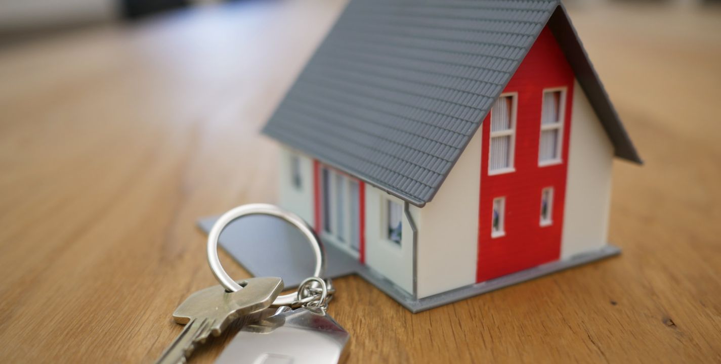 La venta de departamentos y hogares propios debe realizarse bajo documentación certificada.