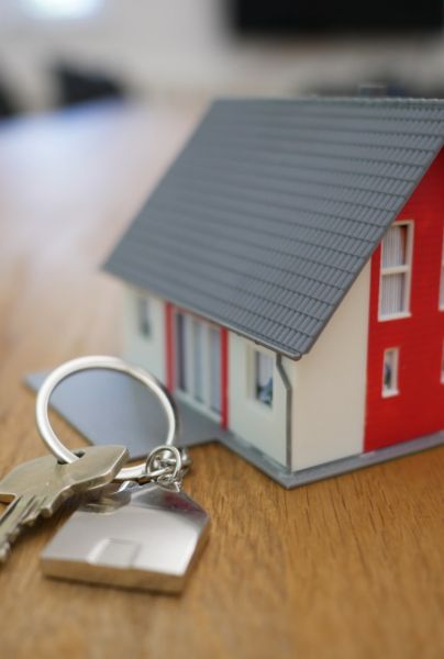 La venta de departamentos y hogares propios debe realizarse bajo documentación certificada.