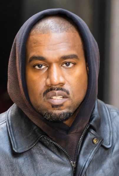 Kanye West sigue en el ojo del huracán ahora por abusos laborales.