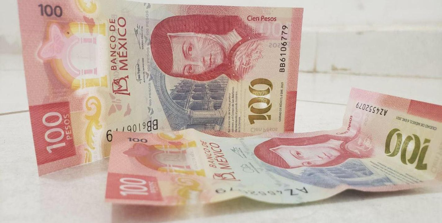El billete de 100 pesos con la imagen de Sor Juana Inés de la Cruz, se vende en sitios de compra- venta de Internet hasta por 100 mil pesos debido a su número de serie