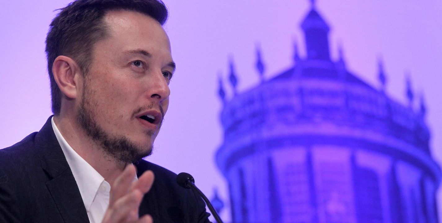 El multimillonario Elon Musk quiere unirse al ámbito de la inteligencia artificial y busca lanzar su propia empresa para competir contra ChatGPT, según Financial Times