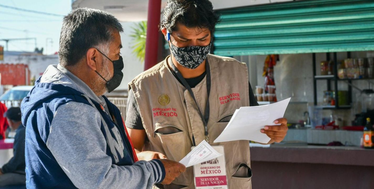 Los beneficiarios de la Pensión del Bienestar que son residentes de la Ciudad de México tenían como fecha límite el 30 de abril para cambiar su tarjeta del Bienestar, pero se amplió el plazo