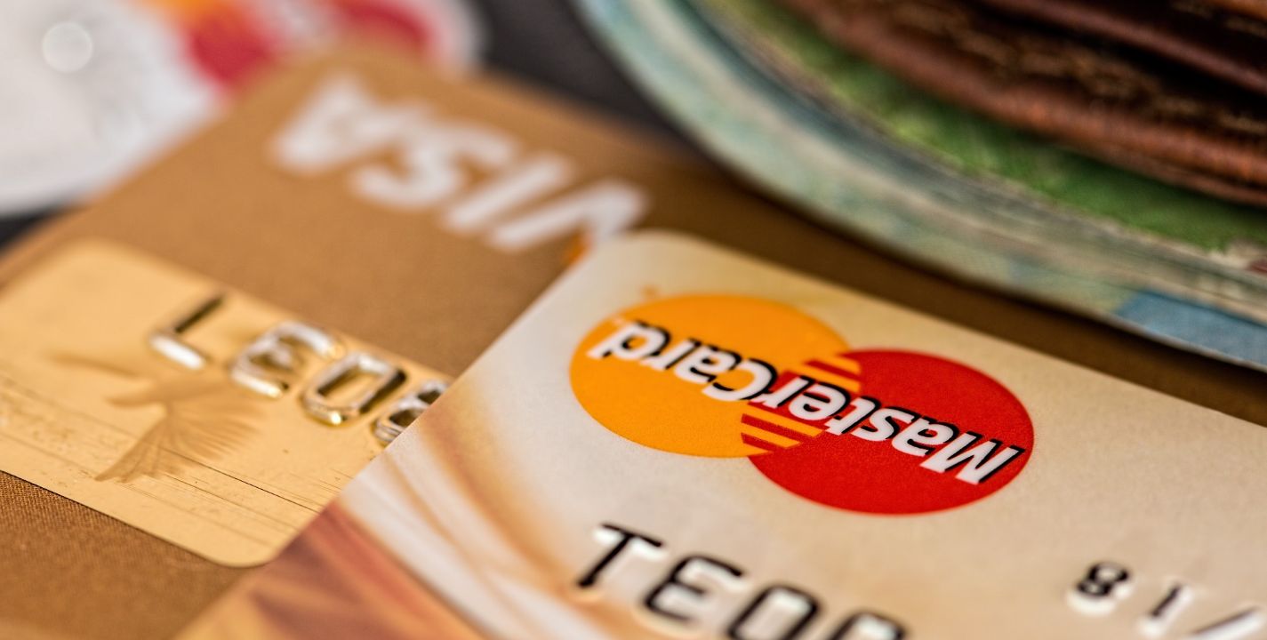Opciones de tarjetas de crédito para jóvenes: Iniciando el historial crediticio con inteligencia financiera