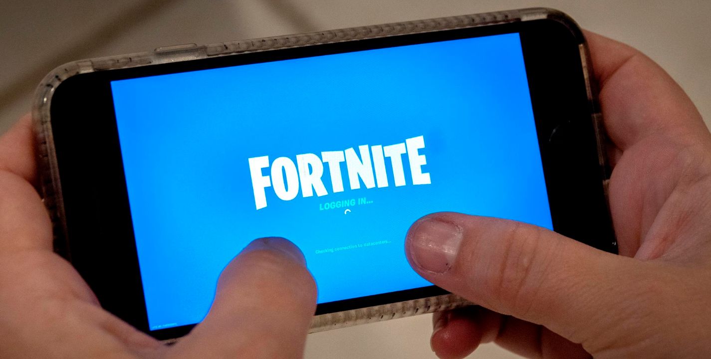 La Comisión Federal de Comercio (FTC), anunció el inicio de un proceso de reclamaciones para los usuarios del videojuego “Fortnite”, de Epic Games, por presuntamente llevarlos a hacer “compras no deseadas” mediante “prácticas engañosas”