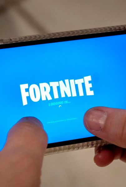 La Comisión Federal de Comercio (FTC), anunció el inicio de un proceso de reclamaciones para los usuarios del videojuego “Fortnite”, de Epic Games, por presuntamente llevarlos a hacer “compras no deseadas” mediante “prácticas engañosas”
