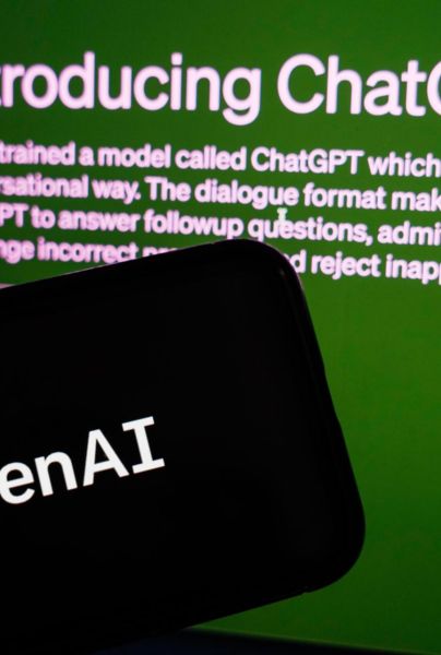 OpenAI, la empresa creadora del chatbot con inteligencia artificial generativa ChatGPT, anunció una nueva versión de su herramienta capaz de ver, oír y hablar en voz alta con los usuarios