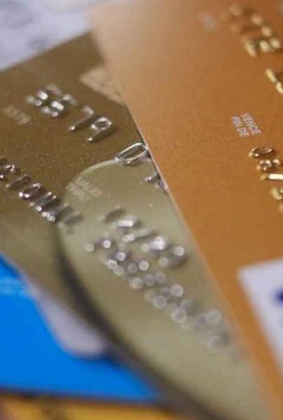 Con estas perspectivas divergentes, los consumidores se enfrentan a la disyuntiva de aprovechar las ventajas de la tarjeta de crédito en El Buen Fin mientras gestionan sabiamente los riesgos asociados.