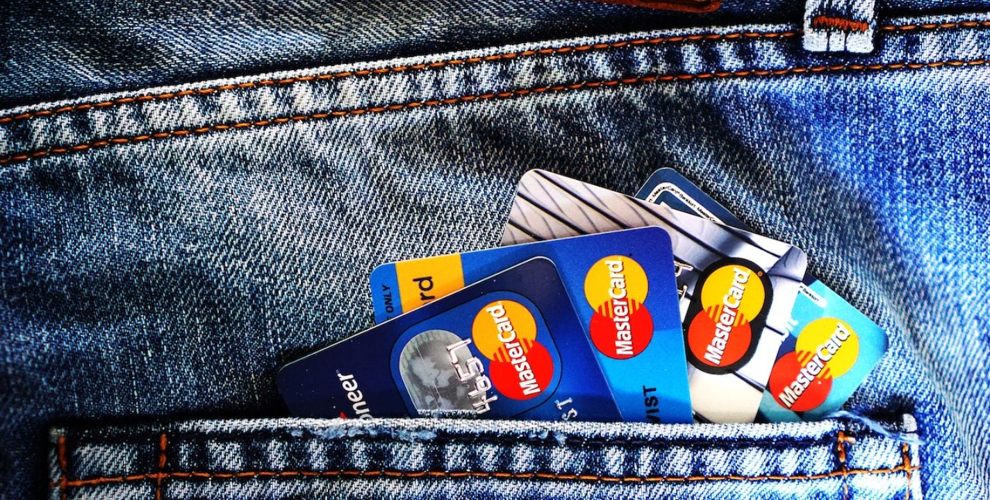 Uno de los productos financieros favoritos de las personas son las tarjetas de crédito, pero también son a la vez uno de los más temidos, debido a que existen muchos mitos respecto a ellas
